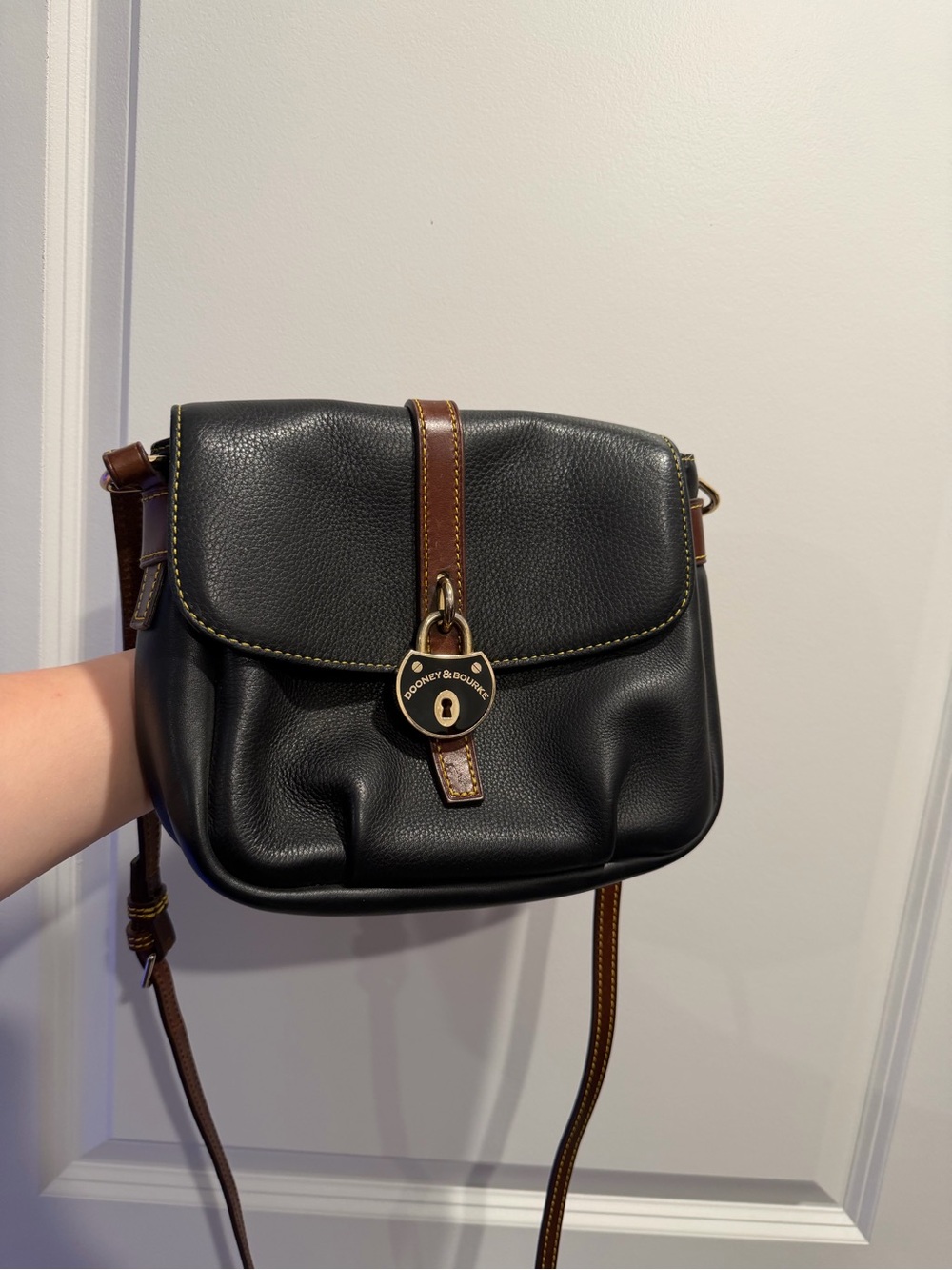 Vintage Dooney & Bourke Black Pebbled Leather Samba Crossbody Bag
